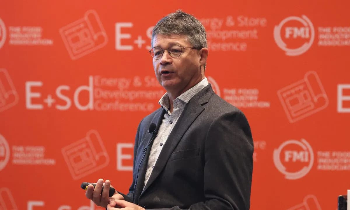 HVAC CO2 Rack Evapco François Aucoin presenting at FMI Energy & Store Development Conference. Photo Credit: FMI
