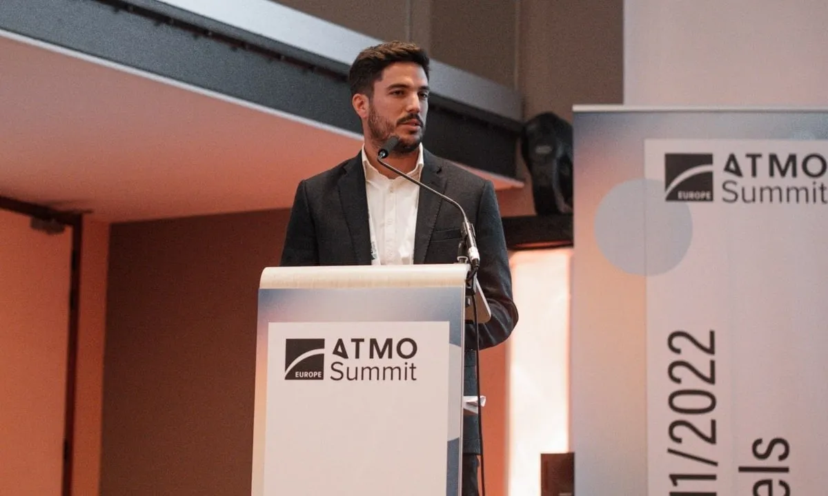 Luca Bisetto, Enex, at ATMO Europe 2022, presenting a case study on Enex's recent installation of CO2 heat pumps at an Italian hotel.