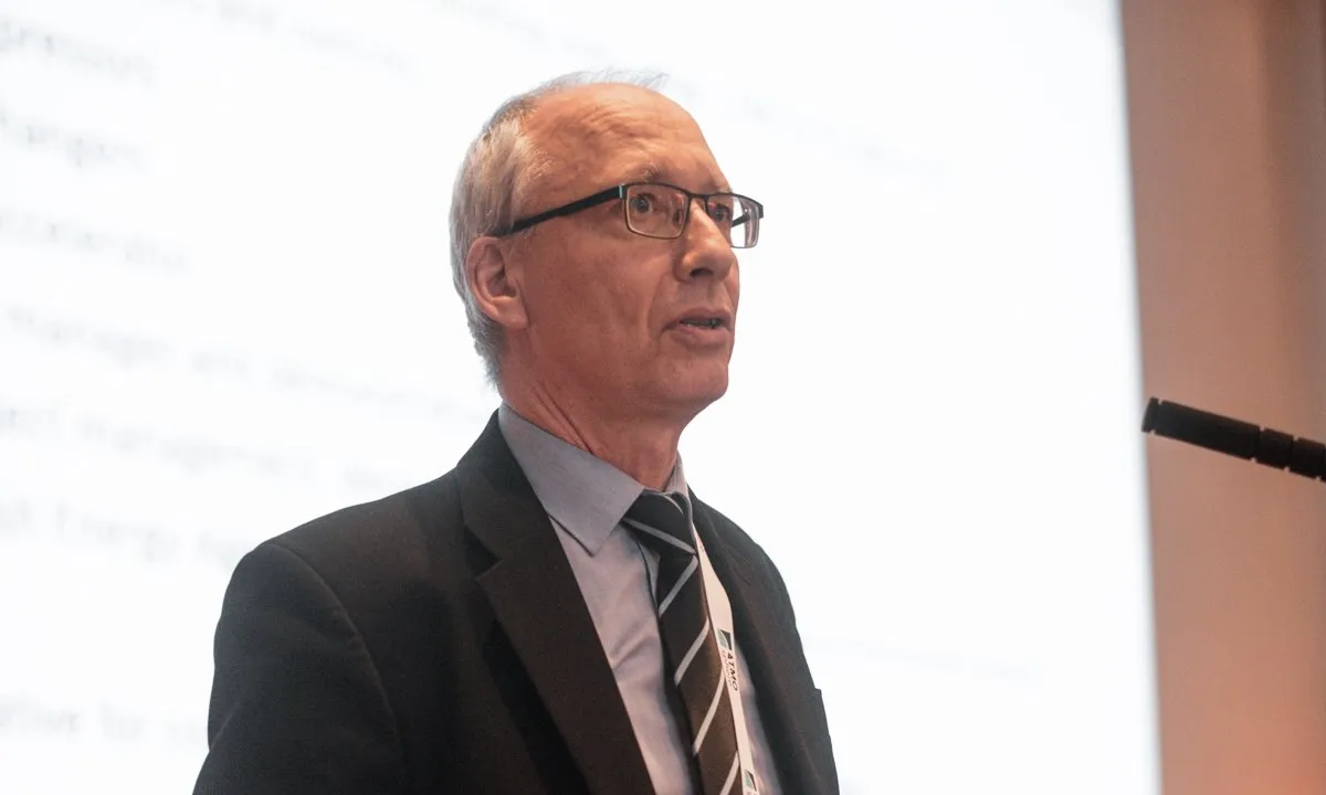 Christian Heerup, Danish Technology Institute, at ATMO Europe Summit 2022, presenting about an AHU with CO2 heat pump.