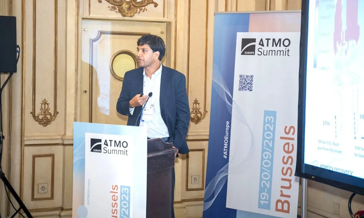 Azam Thatte, Energy Recovery, presenting on CO2 heat pumps at ATMO Europe Summit 2023.
