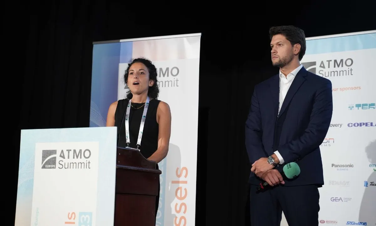 Federica Rossetti, SCM Frigo, and Andrea Zanchetta, Sagat, presenting about transcritical CO2 at ATMO Europe Summit 2023.