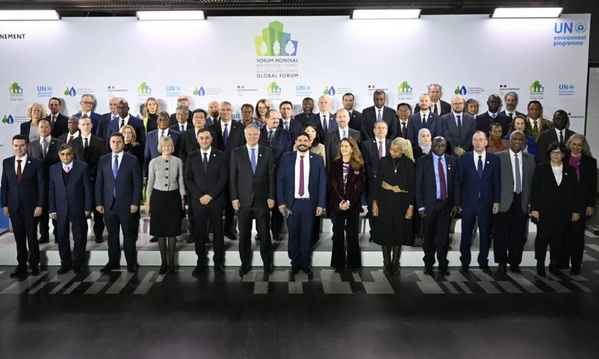Representatives from the governments that signed the Déclaration de Chaillot in support of building decarbonization.