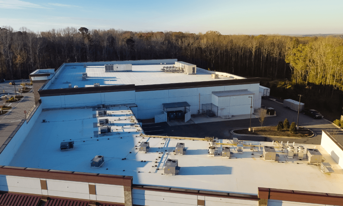 The DOE's new rooftop heat pump accelerator will equip grocery stores like this with prototype heat pumps.