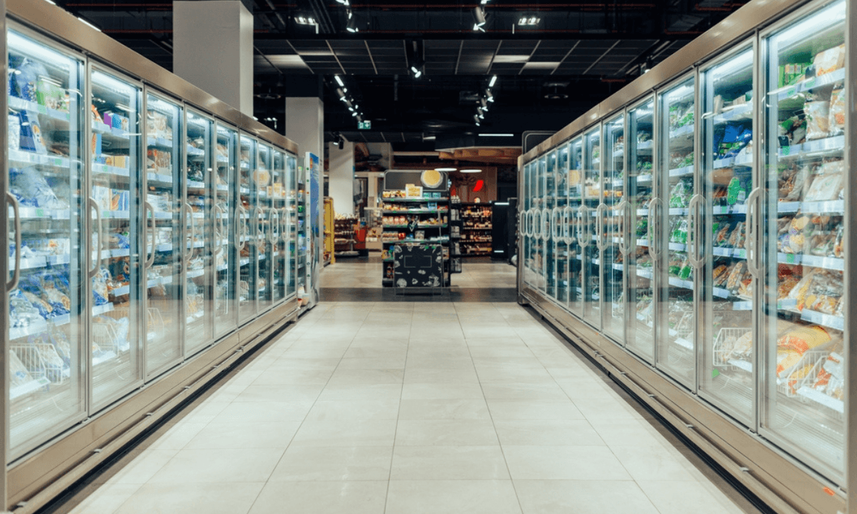 A grocery store refrigeration aisle. The EU revised F-gas Regulation will impact the refrigerants used in some grocery store refrigeration systems.