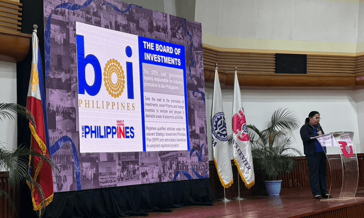 Marry Rose Maniebo-Vegas, Senior Investments Specialist and BOI's Sectoral Champion for the Cold Chain Industry presenting at a CCI-Hub event.