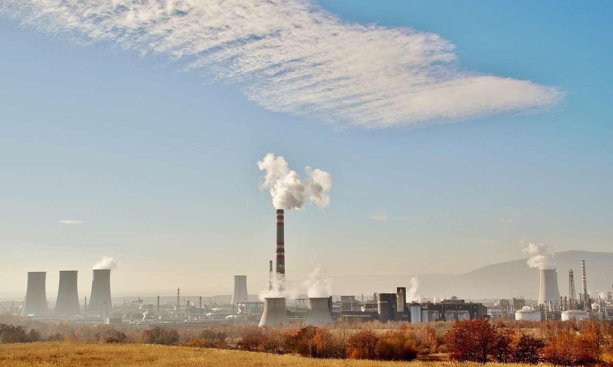 Feedstocks, by-products and intermediates in fluorochemical production processes are a significant source of ODS and HFC emissions. (Source: ivabalk on Pixabay)