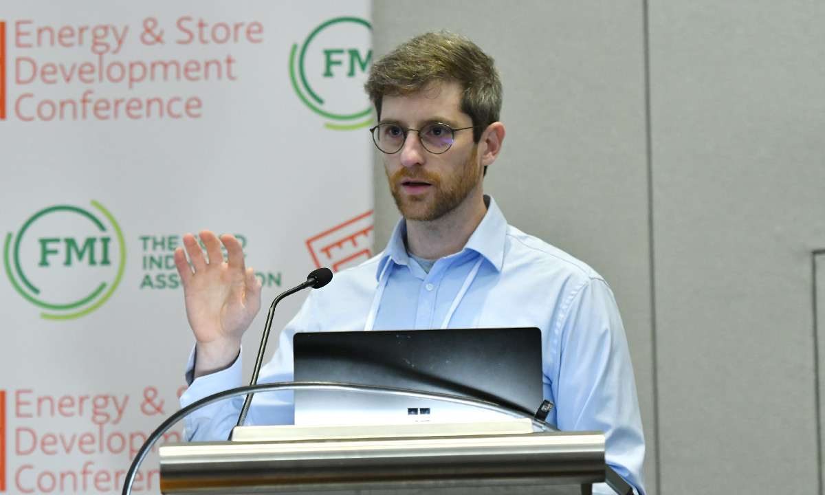 A graphic of Eli Goldstein, Co-Founder and CTO of the California-based Skycool Systems, presenting at FMI Energy and Store Development Conference, regarding subcooling transcritical CO2 systems with heat rejection panels.