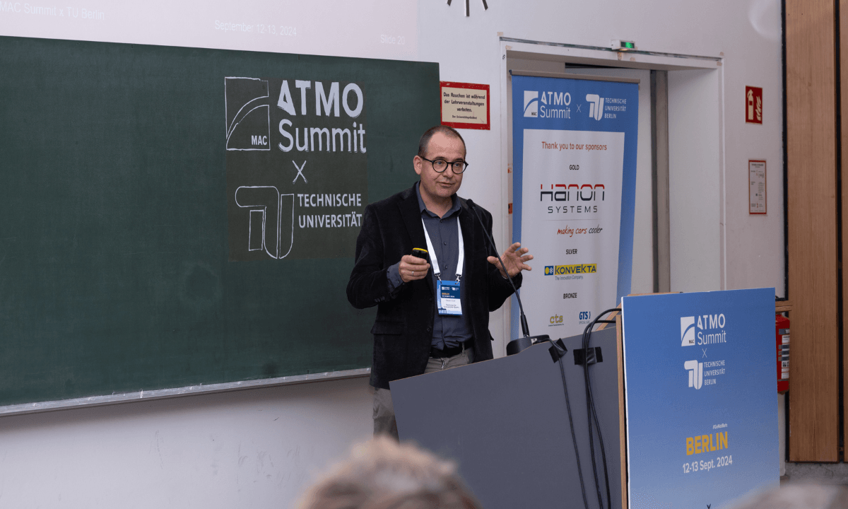 Professor Stefan Elbel, Head of the Department of Heat Transfer and Heat Conversion at TU Berlin, presenting at the ATMO MAC Summit.
