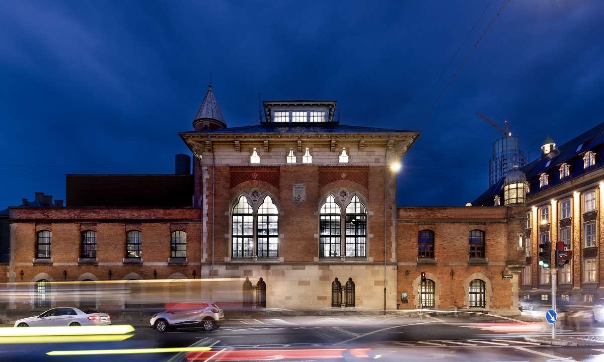 The three Fenagy CO2 heat pumps are housed in a 126-year-old former power station in downtown Copenhagen. Photo credit: HOFOR and Fenagy