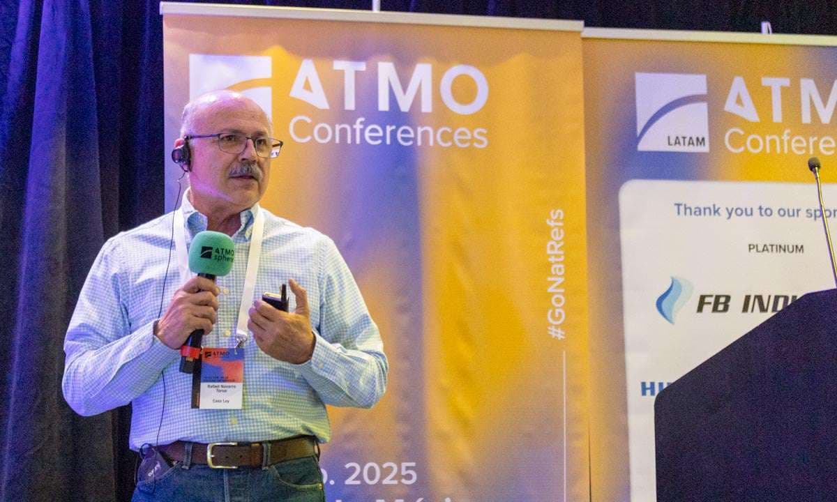 Rafael Francisco Navarro Torua, Casa Ley, presenting its experience with transcritical CO2 at the ATMO LATAM Summit 2025.