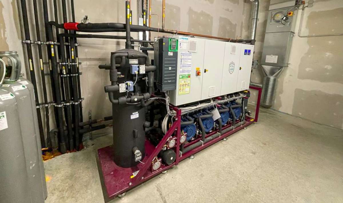 Teko’s ROXSTAsmart CO2 rack installed at the Rewe supermarket in Mannheim, Germany. Photo credit: Teko