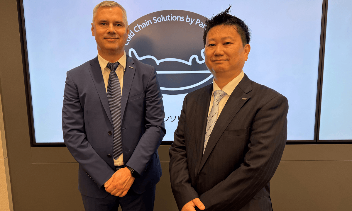 A graphic depicting Panasonic Cold Chain Poland Managing Director Gaku Shimada and General Manager Pawel Jankowski. The interview focuses on Panasonic's CO2 outdoor condensing unit sales growth in Europe.