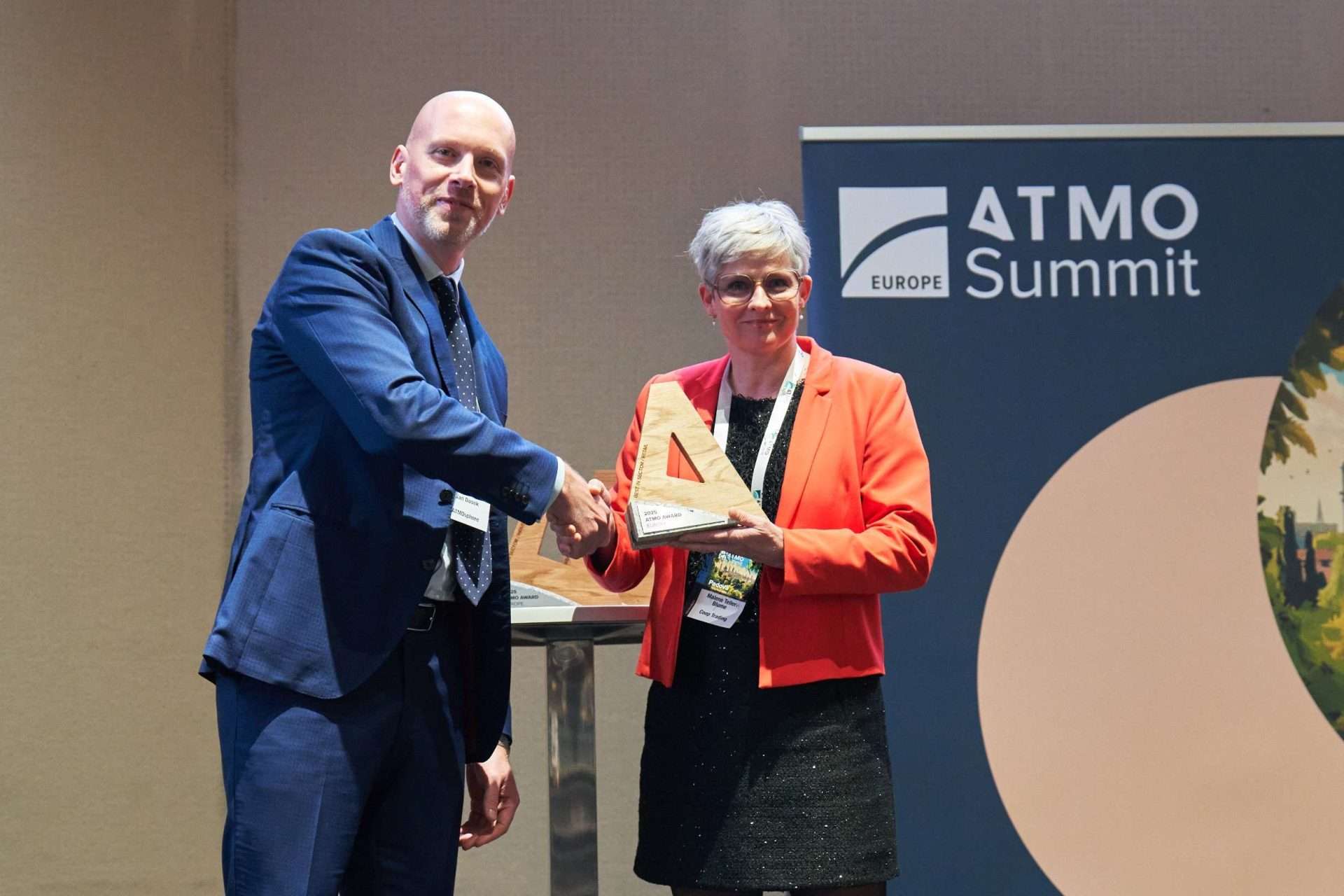 Malene Teller Blume receiving the ATMO Europe 2025 Best-in-Sector/Retail End User award on behalf of Coop Denmark at ATMO Europe.