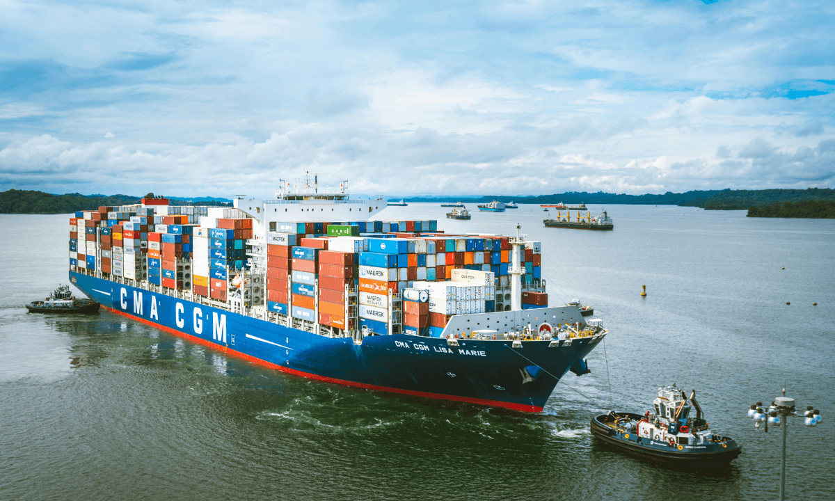 A fully loaded cargo ship. Thermo King and the GIZ are working on a prototype maritime shipping container using propane refrigerant.
