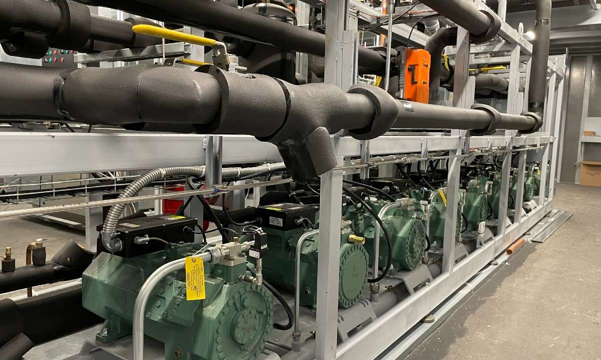 The AdvansorUltra, Hillphoenix's industrial CO2 rack platform