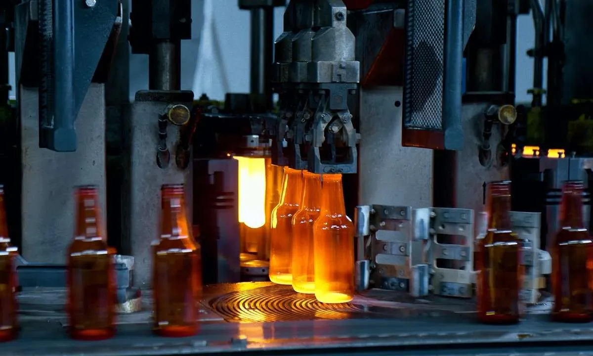An image of glass making at Ardagh Glass. The group is installing ammonia heat pumps at its Obernkirchen facility.