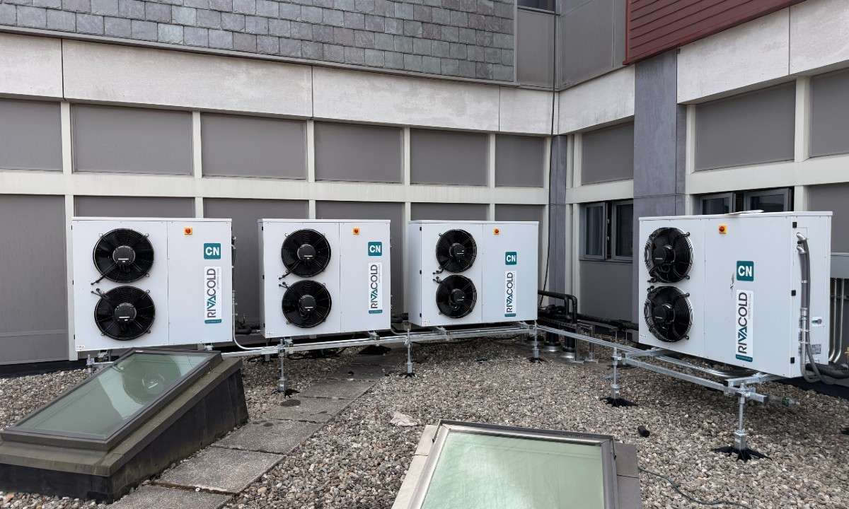 An image of Rivacold's CO2 CDUs installed on the lower roof of the Brattleboro Food Co-op’s Vermont grocery store.