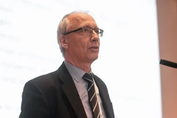 Christian Heerup, Danish Technology Institute, at ATMO Europe Summit 2022, presenting about an AHU with CO2 heat pump.