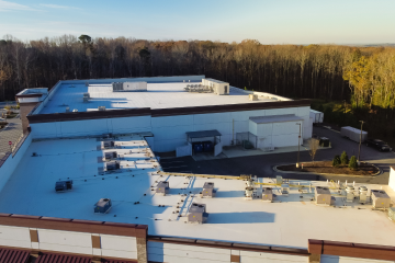 The DOE's new rooftop heat pump accelerator will equip grocery stores like this with prototype heat pumps.