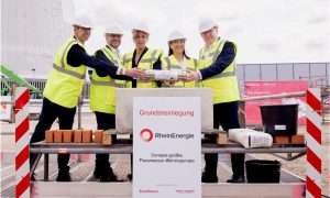 An image of Groundbreaking ceremony for Cologne’s district heating heat pump plant. The facility is installing a 150MW heat pump system manufacturered by Everllence.